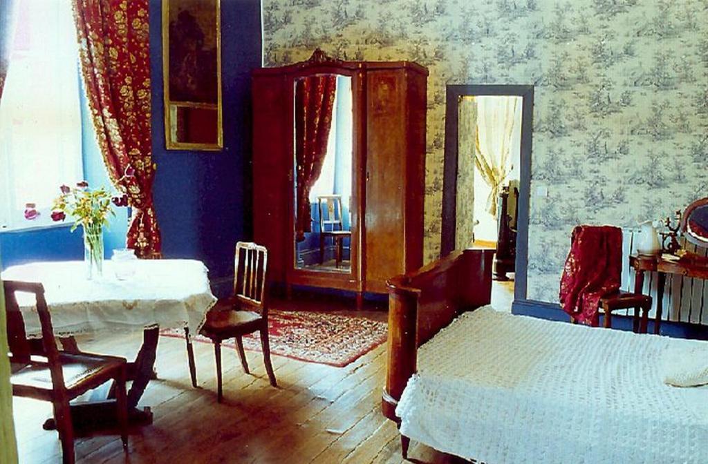 Chambres d'Hôtes du Chateau de Saint Sulpice La Sauvetat-sur-Lède Chambre photo